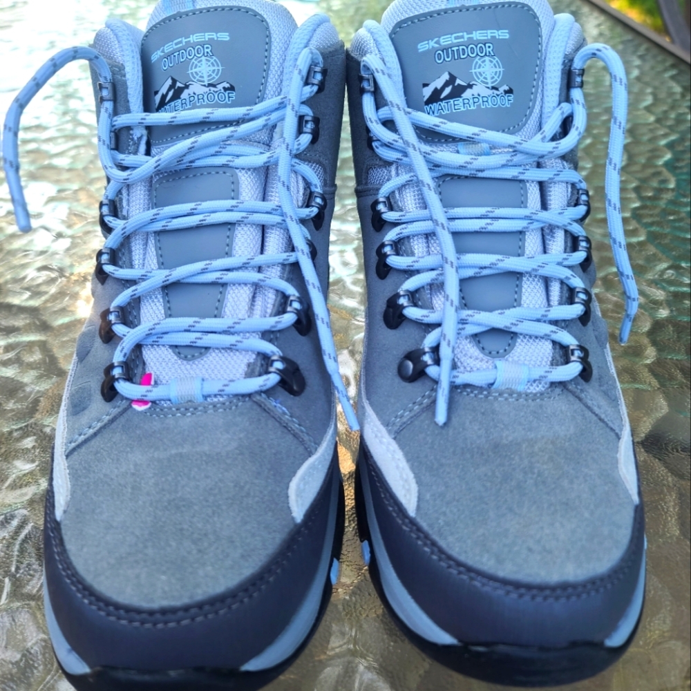 Skechers ladies Hiking Boots sz 9